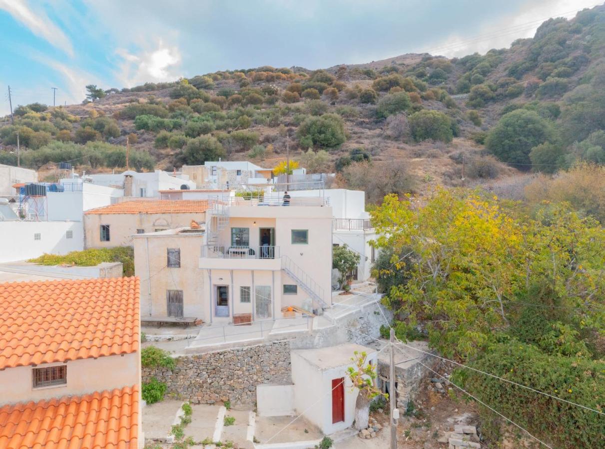 The Lookout in Mirsini - Roof Terrace - AC - WIFI - B&B Myrsíni