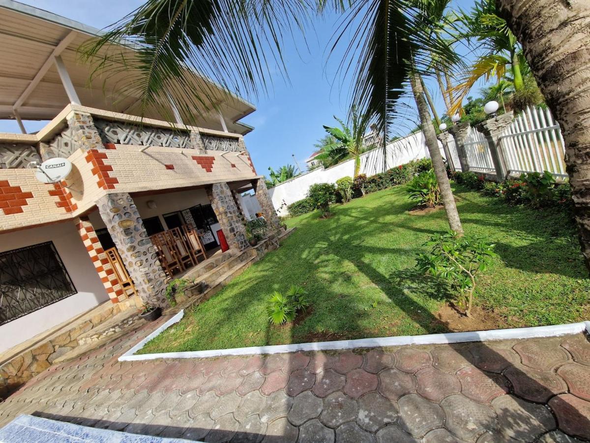 Exquisite 3-Bedroom Villa with pool in Kribi - B&B