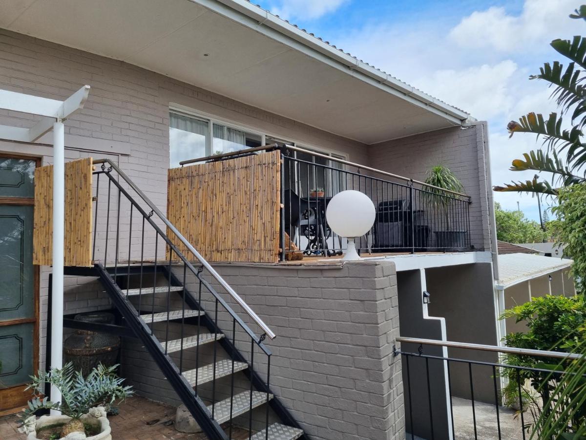 Eagles Rest Guest House - Bed and Breakfast Summerstrand