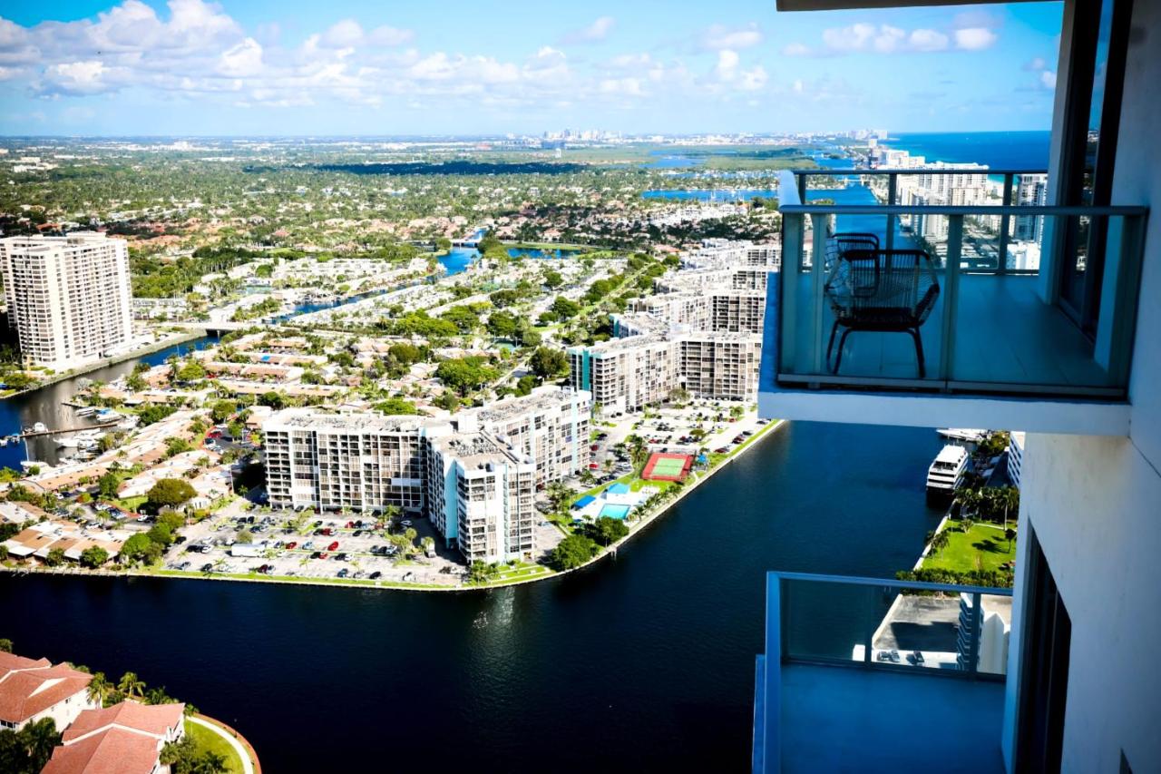 42nd Floor Penthouse 3 BDR in Hyde Beach House - Ferienwohnung