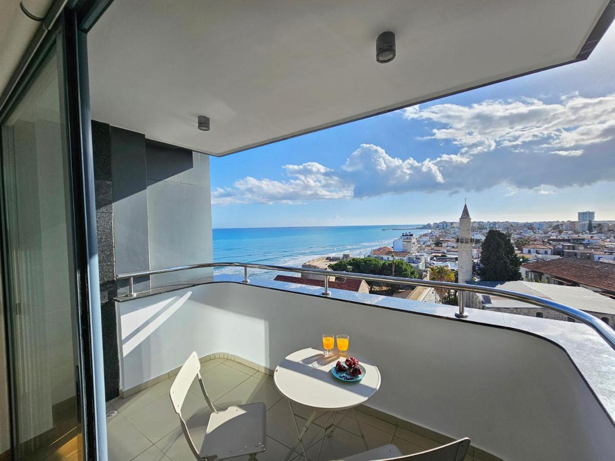Dios Ponte Finikoudes Beachfront - B&B Larnaka