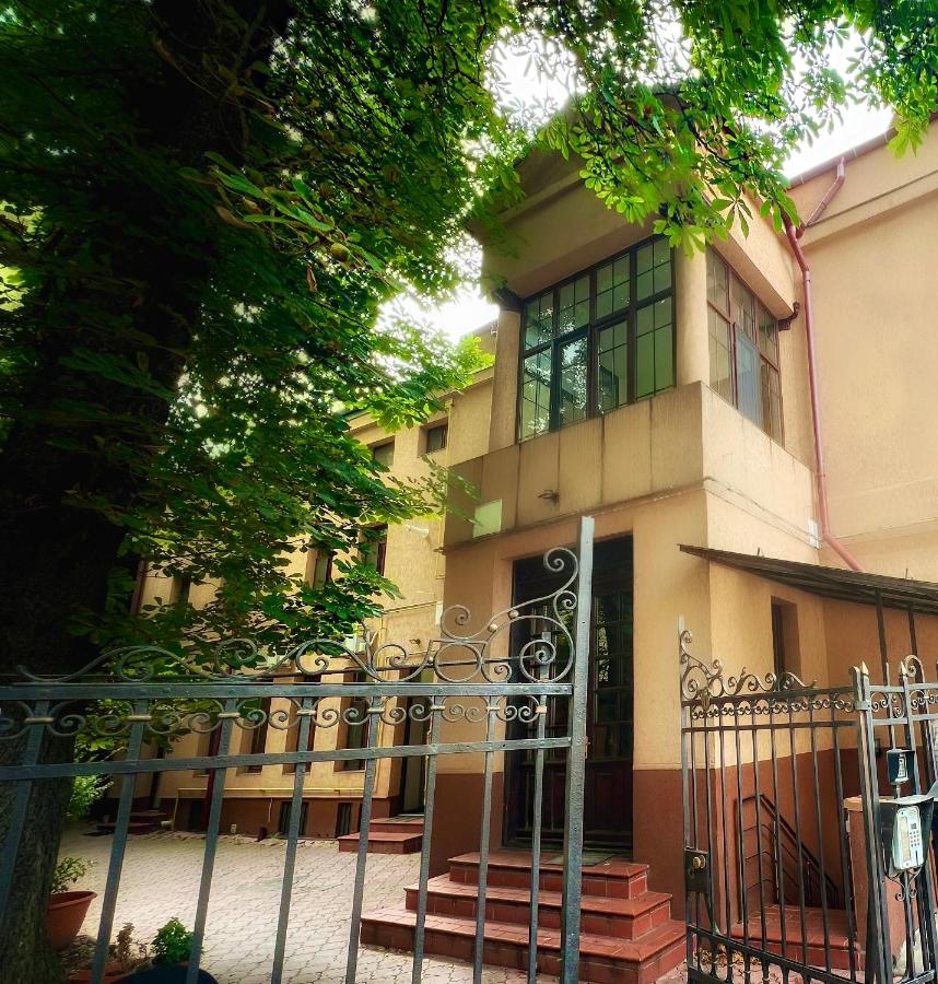 Lsix - B&B Bucarest