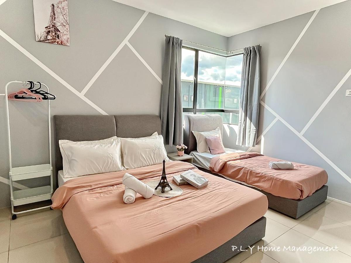 Four-Bedroom Deluxe Apartment