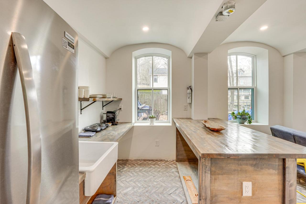 Walk to Waterfront Chic Hudson Valley Garden Apt - Ferienwohnung
