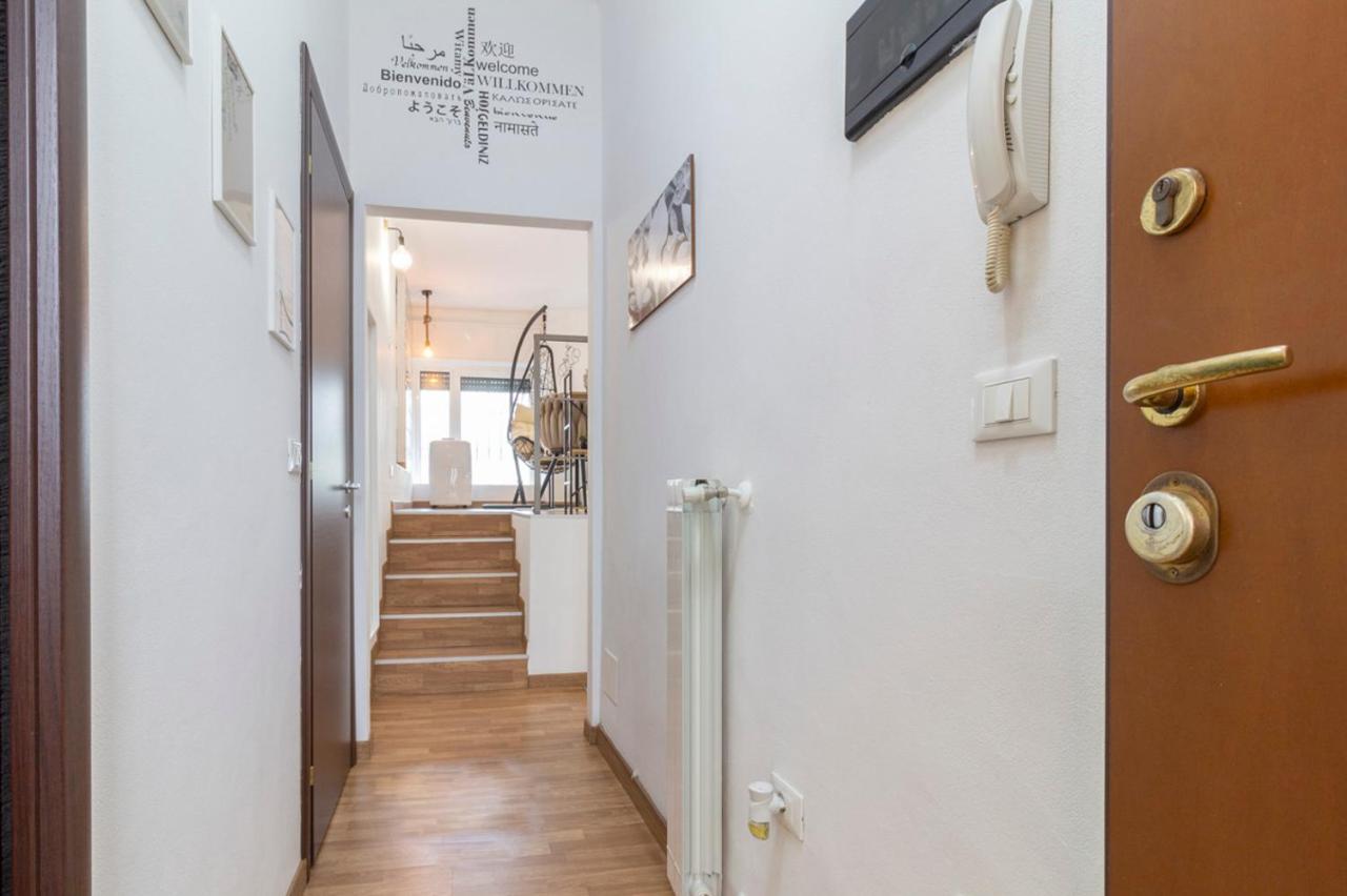 LuxLoft Milano Bocconi - 2 Bathrooms - Free Parking - B&B