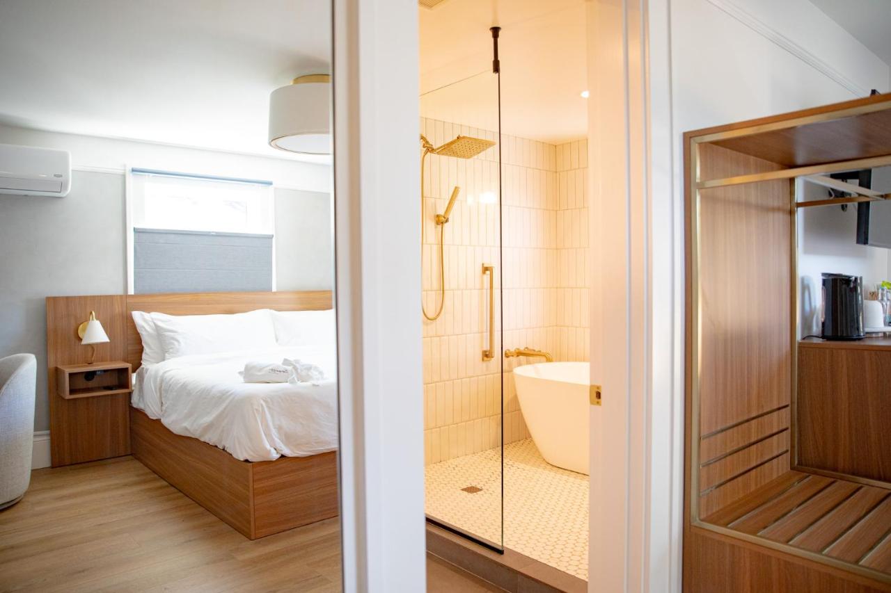 King Room with Spa Bath