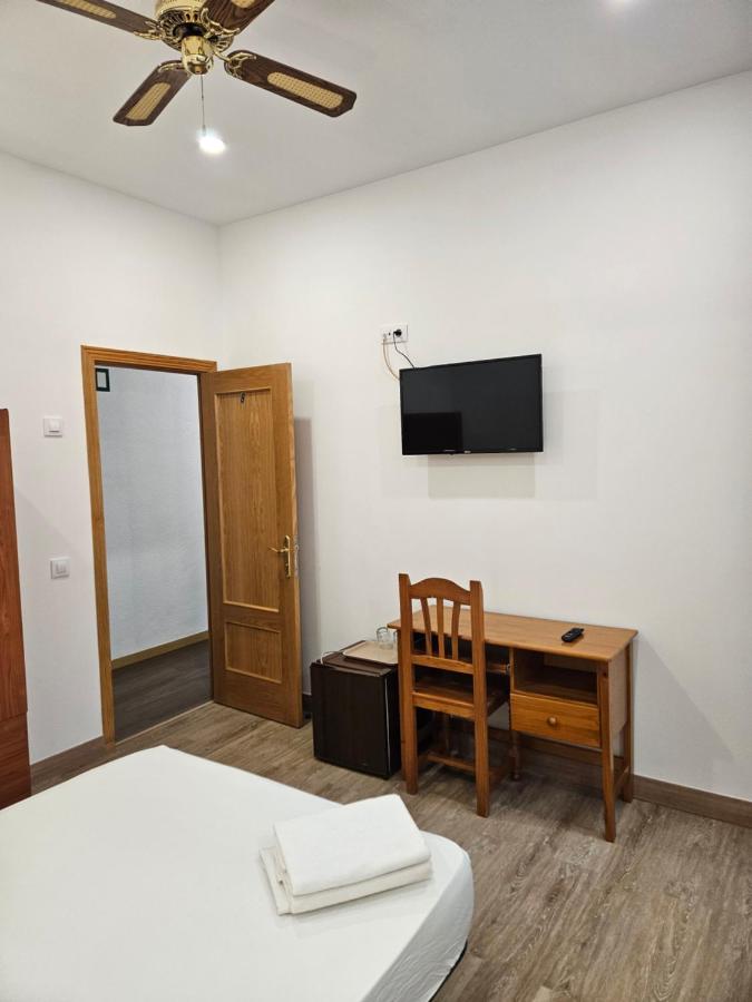 Single Room with Shared Bathroom