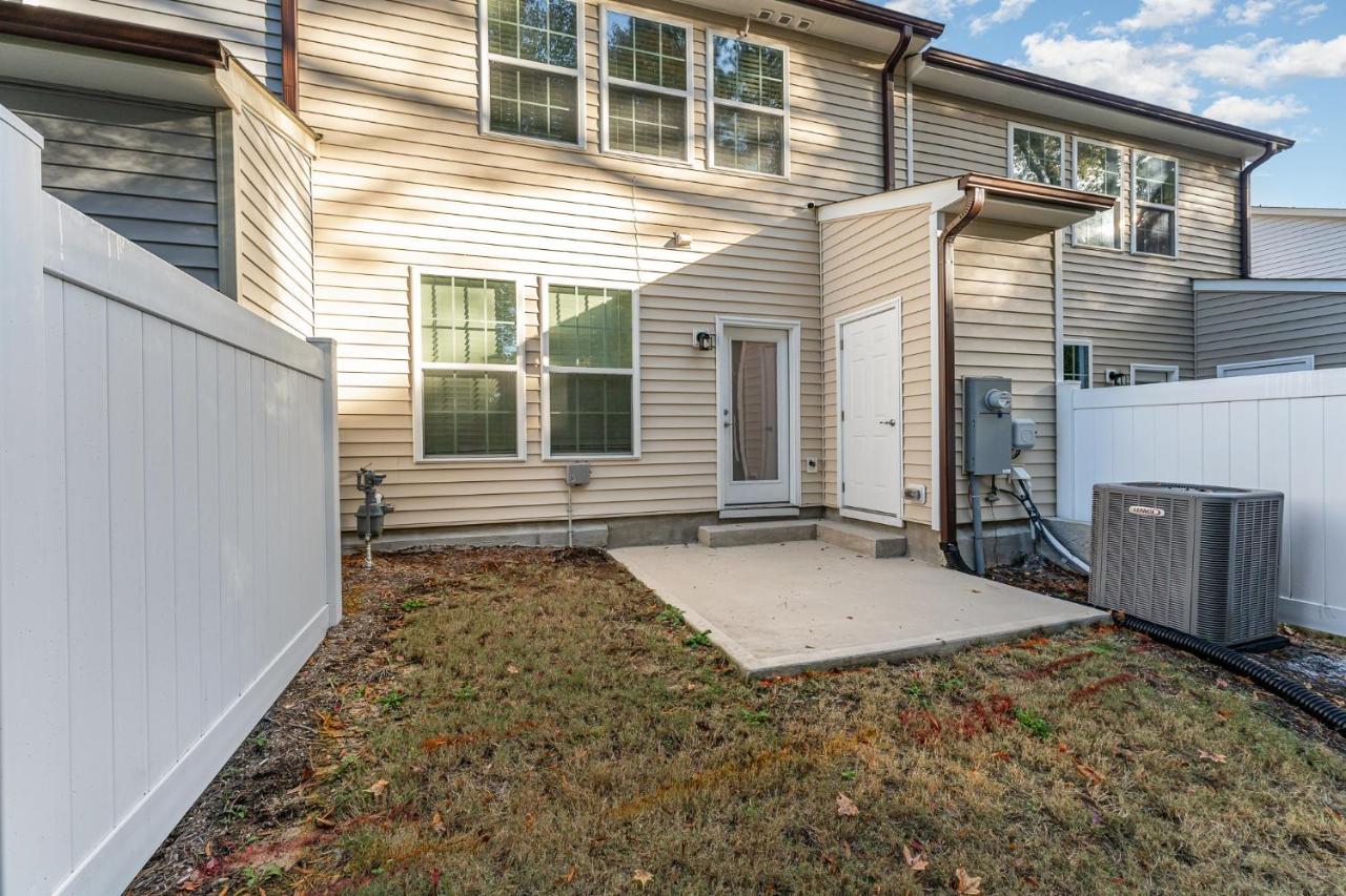 Stylish Getaway near Downtown Raleigh & Coastal Credit Music Park - Ferienwohnung Raleigh