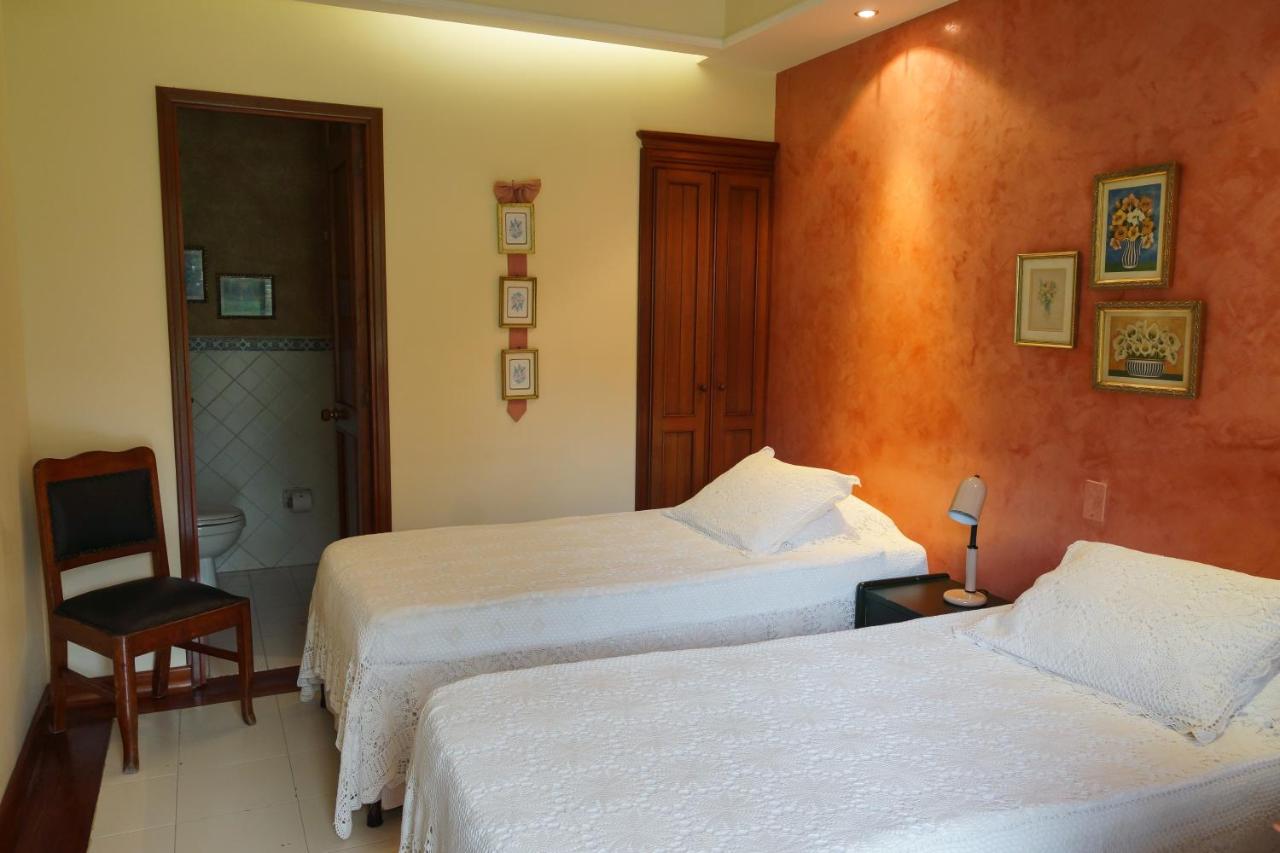 Tweepersoonskamer met 1 of 2 Bedden en Eigen Badkamer