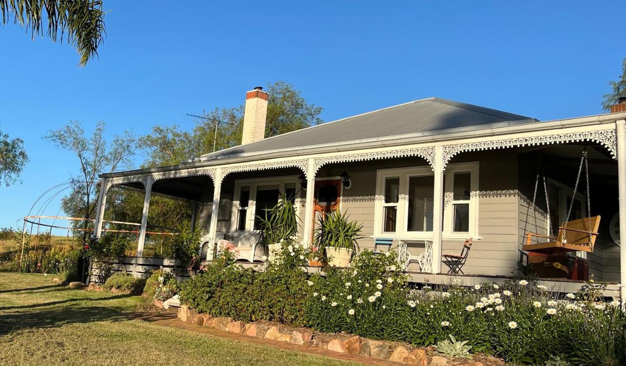 Bylands Cottage Historic Home - Tambo river views and pet friendly - B&B