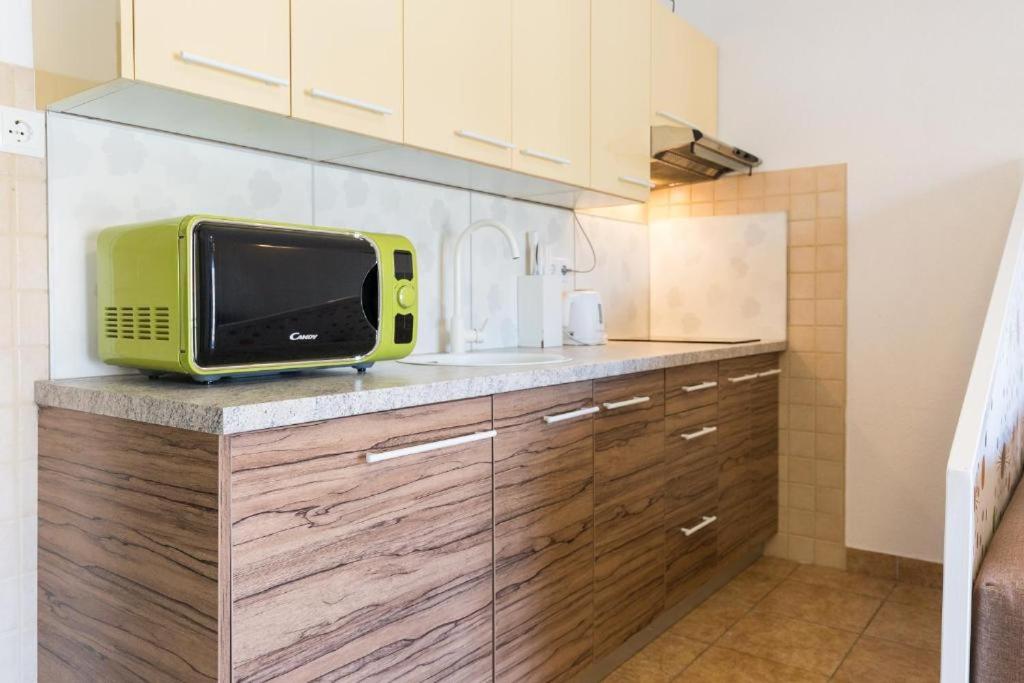 Apartments & Rooms Laganini SARA - Bed and Breakfast Zaton