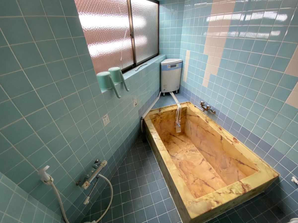 Dreibettzimmer mit Gemeinschaftsbad