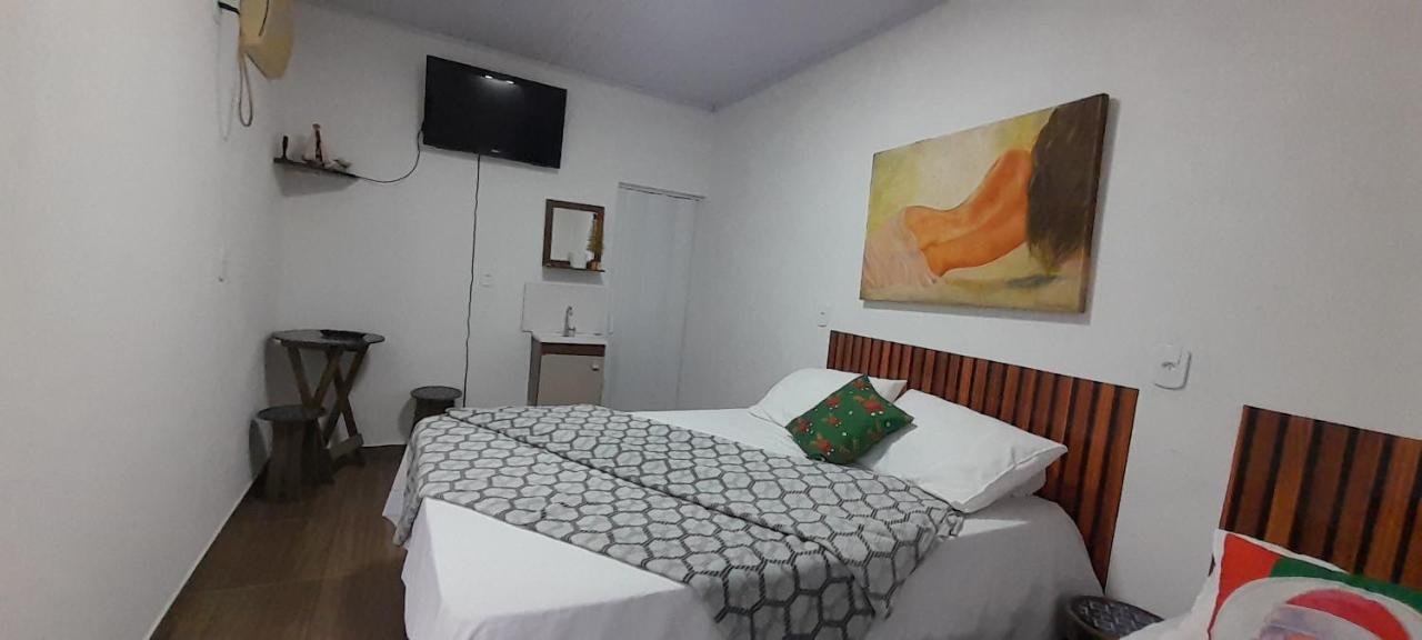 Dreibettzimmer mit Poolblick