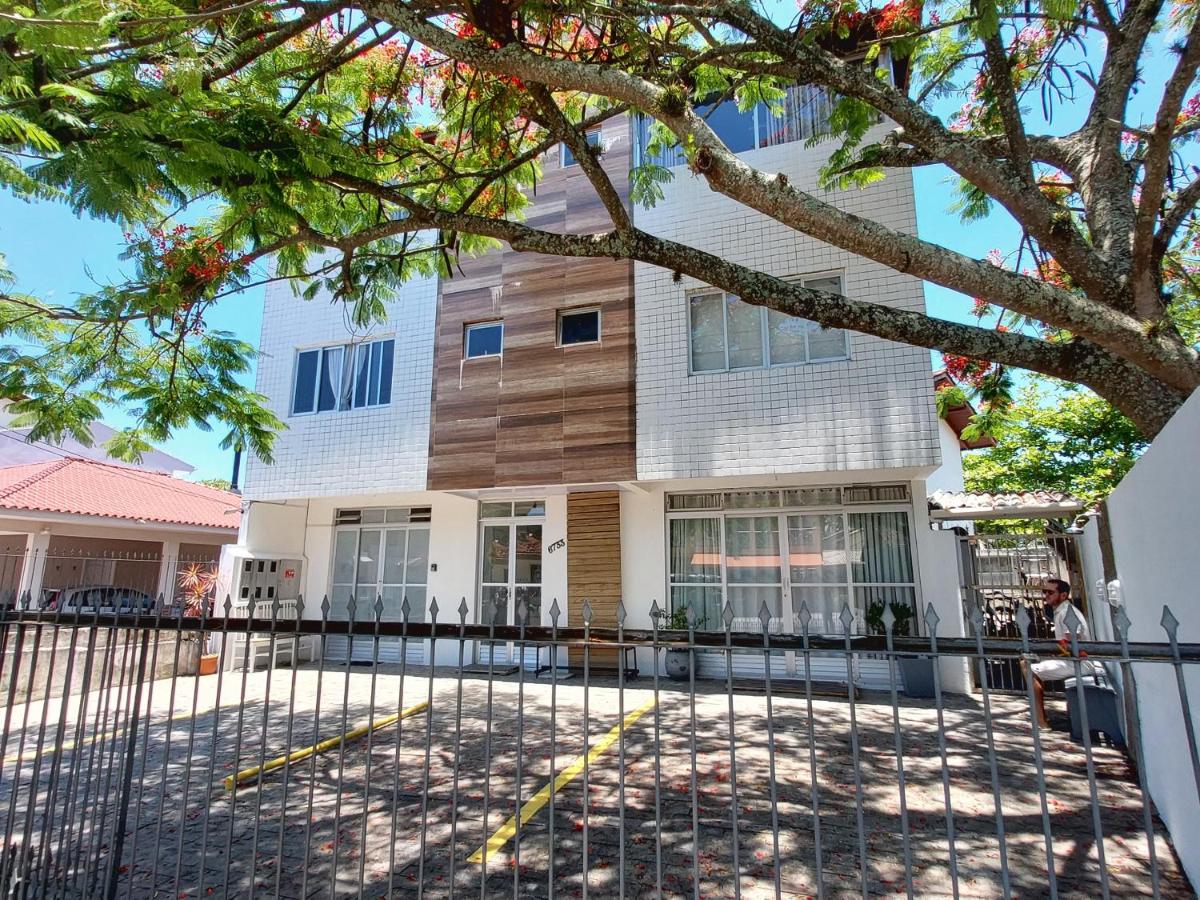 Apto 2 Quartos com Ar a 200m da Praia - B&B