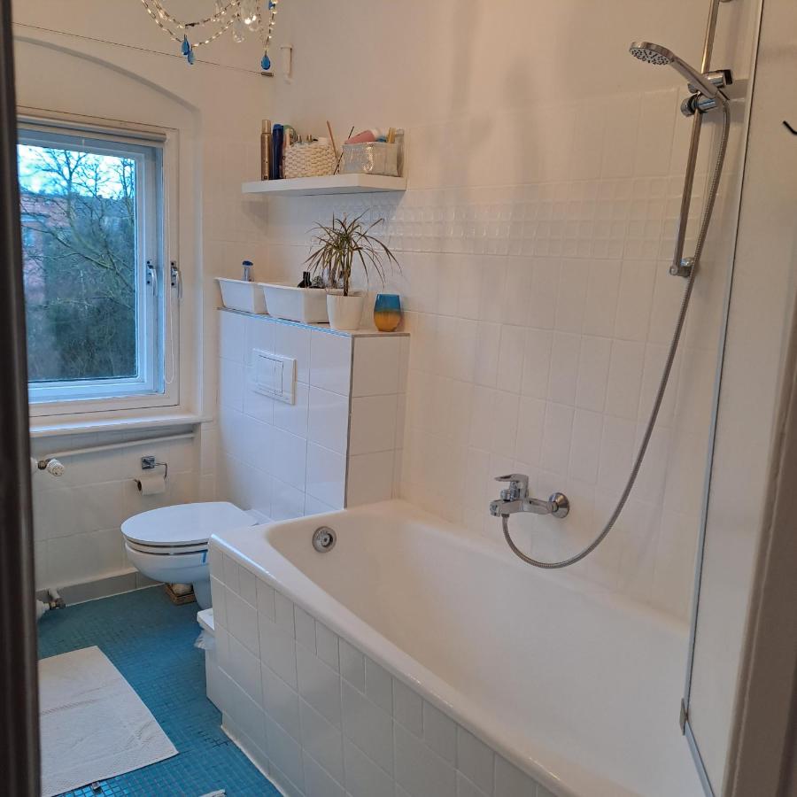 Spacious Room in Tempelhof Park Area - B&B