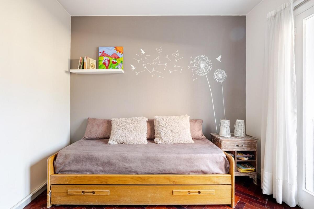 Modern apartment in front of Plaza Independencia - B&B