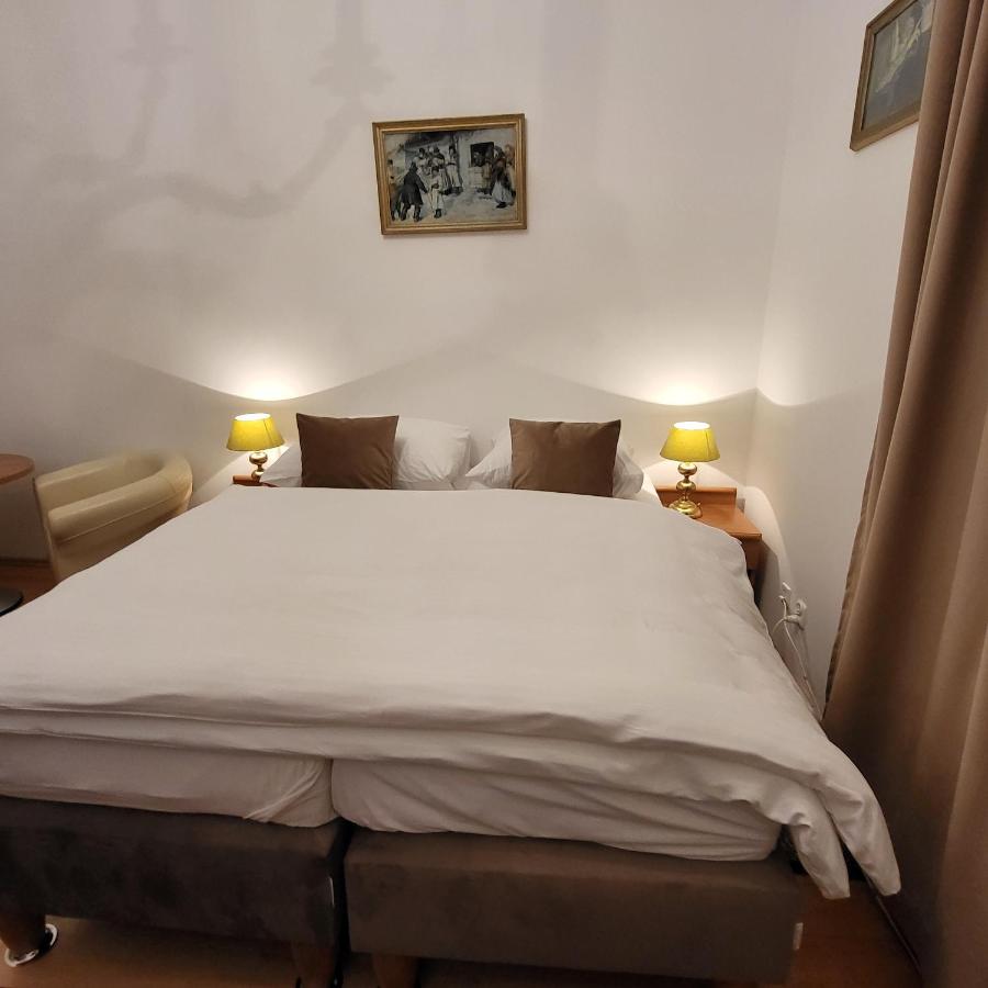 Twin Room with Bathroom