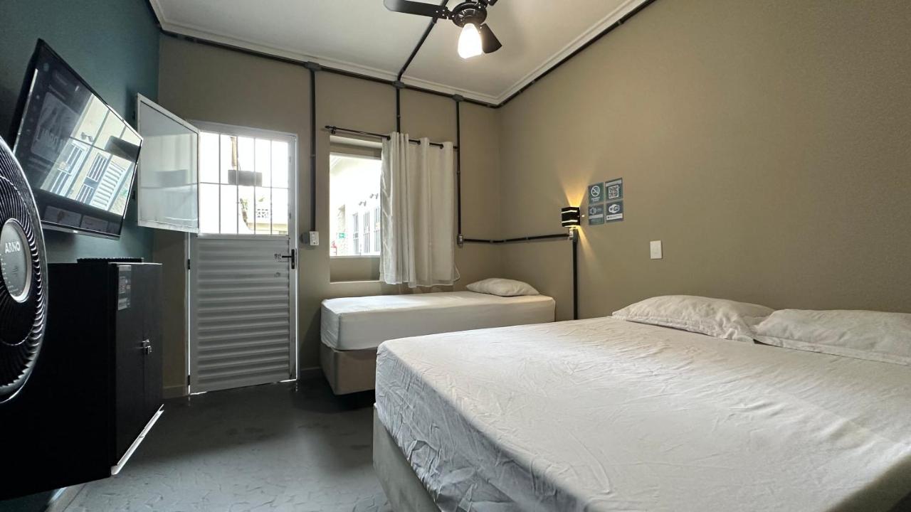 Suíte 09 • Praia das Pitangueiras - Bed and Breakfast Guarujá