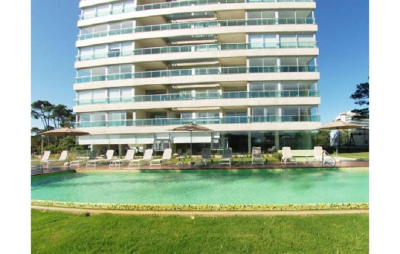 Apartamento de 1 Dormitorio con balcón y vistas a la ciudad