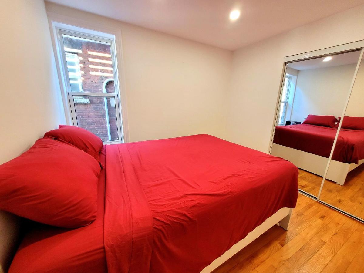 Zimmer mit Queensize-Bett und Gemeinschaftsbad