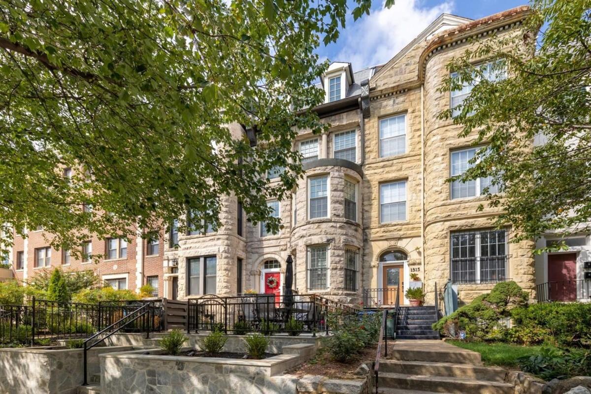 Luxury 3BR with Parking in Heart of DC - Steps to Metro - B&B