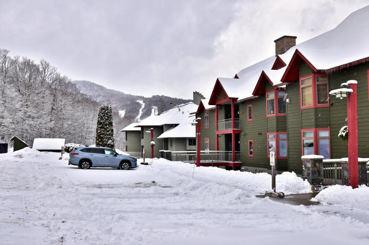 Lodges at Sunrise 3BR 3BA Luxury Ski On Ski Off Condo, Pool, Hot Tub, Gym, Sports Center - Chambres d'hôtes Killington