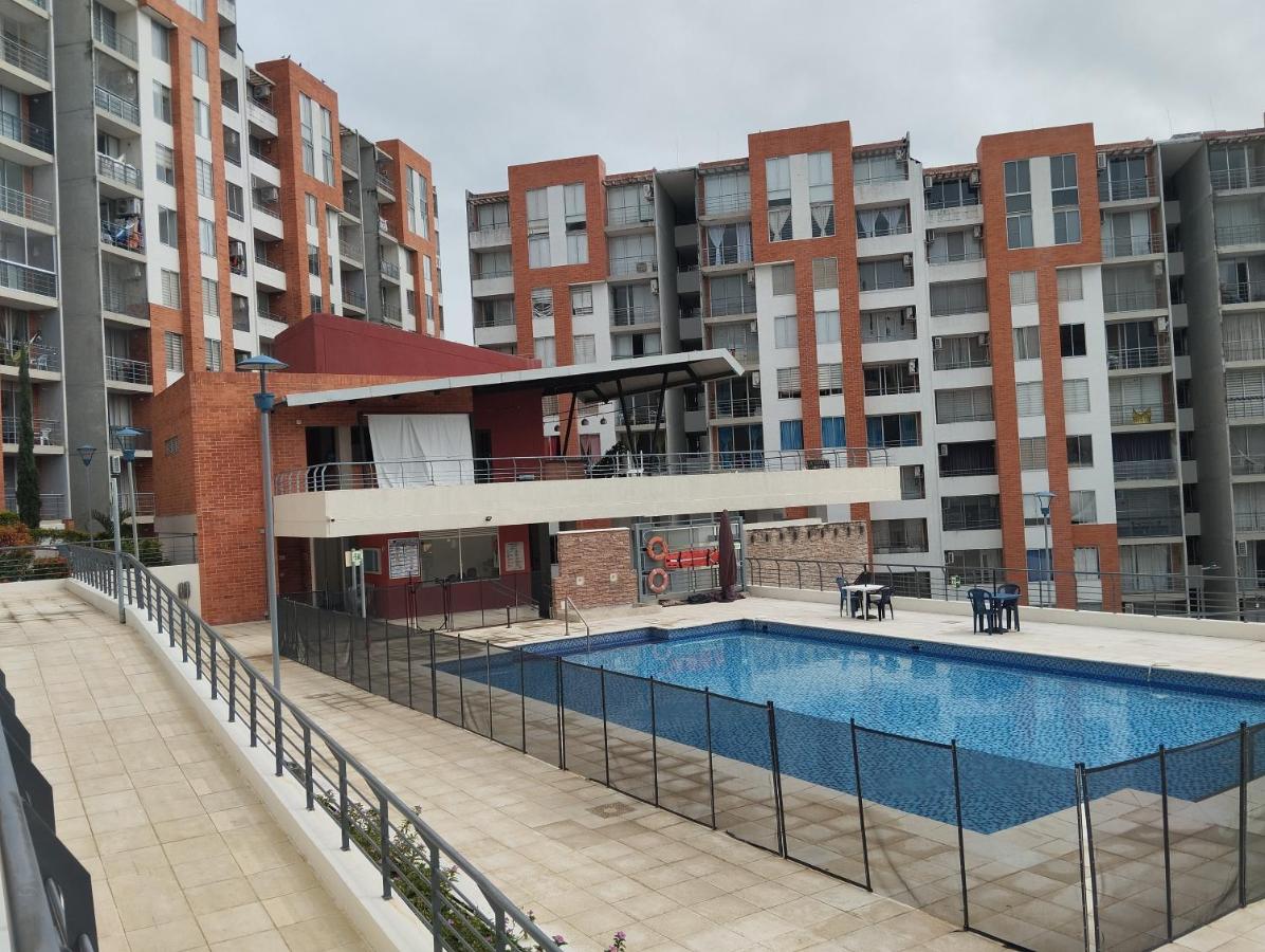 Apartaestudio Vacacional en Girardot, piscinas, Jacuzis, parqueadero para moto - Chambres d'hôtes Girardot City