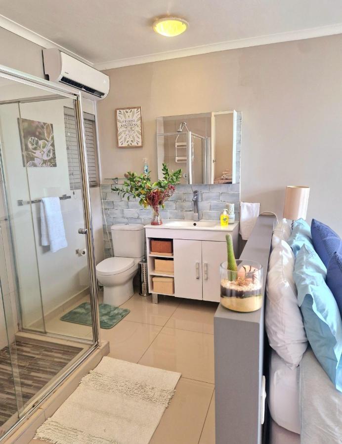 Surfside Suite- September Specials- Stunning - Bed and Breakfast eMdloti