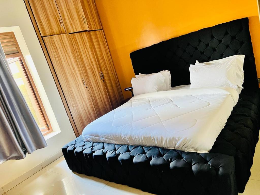 Camera Matrimoniale con Bagno in Comune