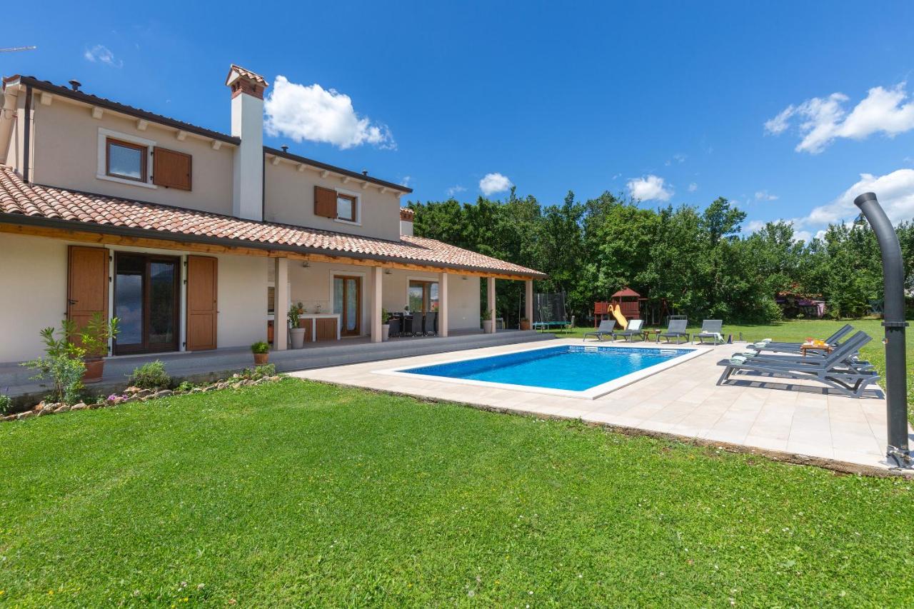 Villa Flora, a bright and beautiful villa surrounded by nature - B&B Kršan