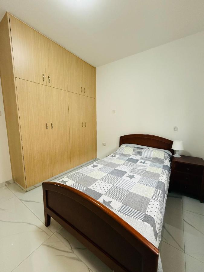 Brand new, Finikoudes area - B&B