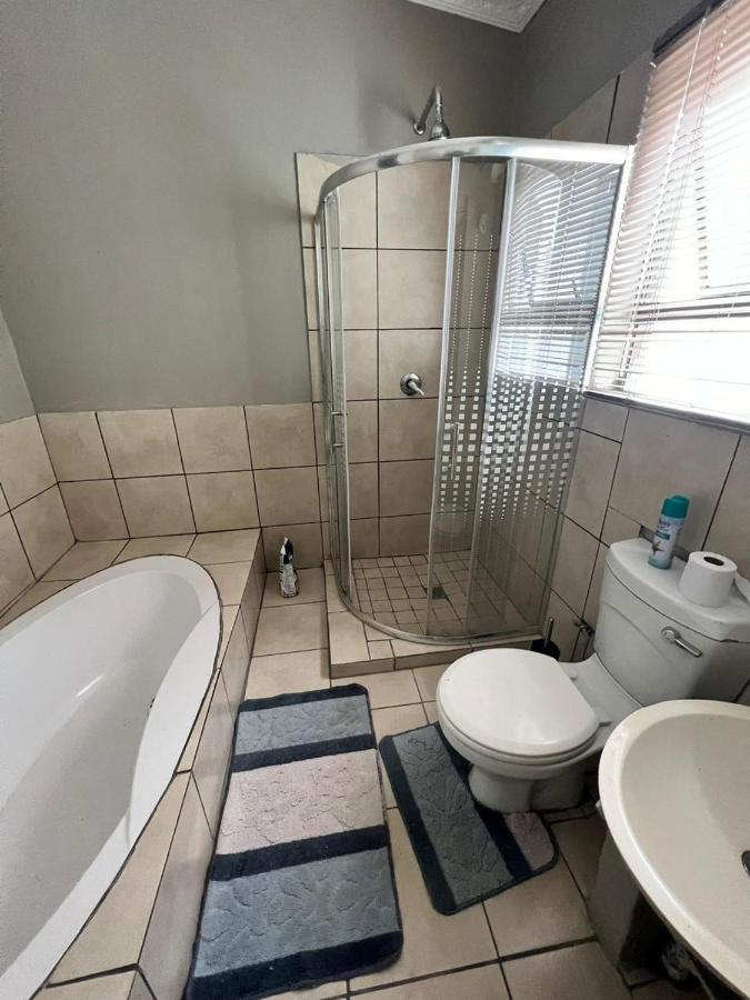 Rural Villa Guesthouse - Chambres d’hôtes Naledi