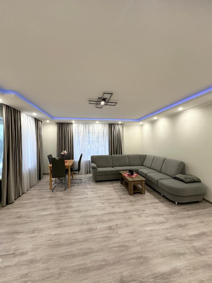 Schlosspark Apartment - Ferienwohnung - B&B