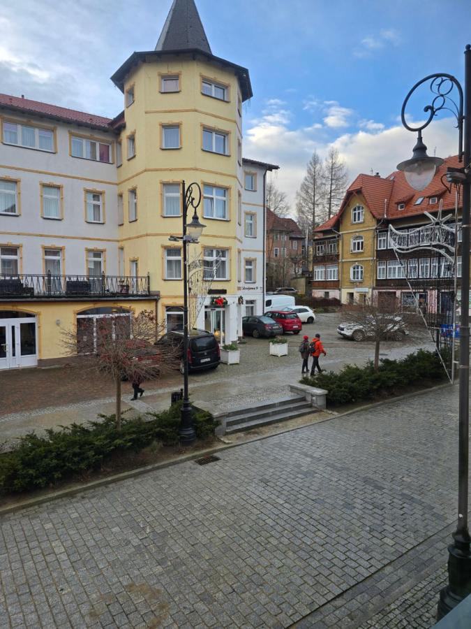 Eastside Apartments-Apartament Rodzinny przy Deptaku Zdrojowa 12 - B&B