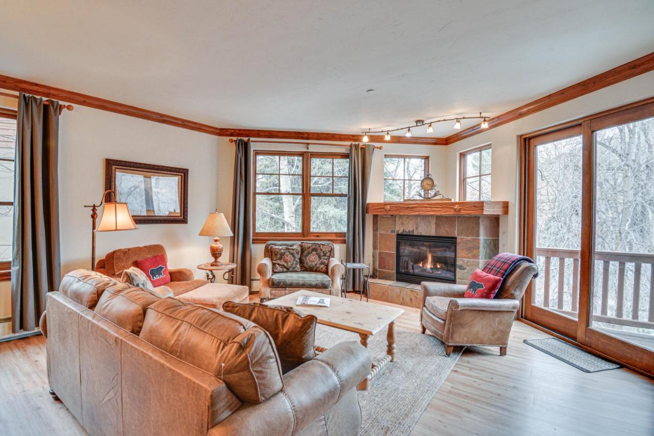 Cozy Avon Retreat with Private Deck and Pool Access! - B&B Avon