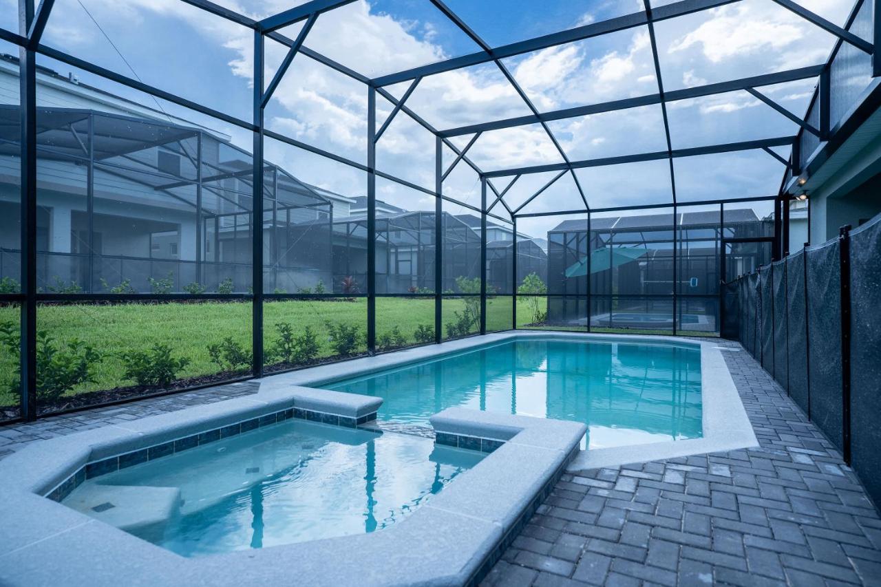 Fun and Relax 10 Bed Home Pool Themed Rooms - B&B Orlando