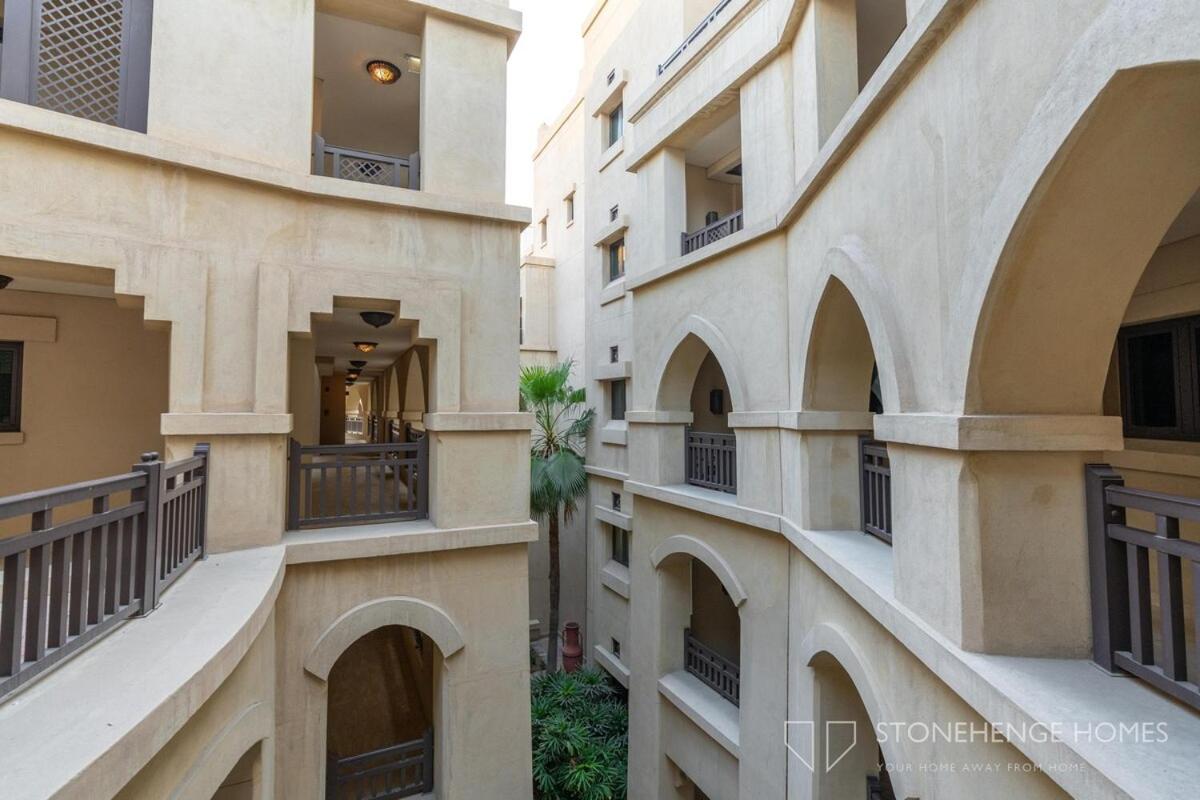Lux 1 BR Apartment in Downtown Dubai, Steps Away from Burj Khalifa & Dubai Mall - Ferienwohnung Dubai