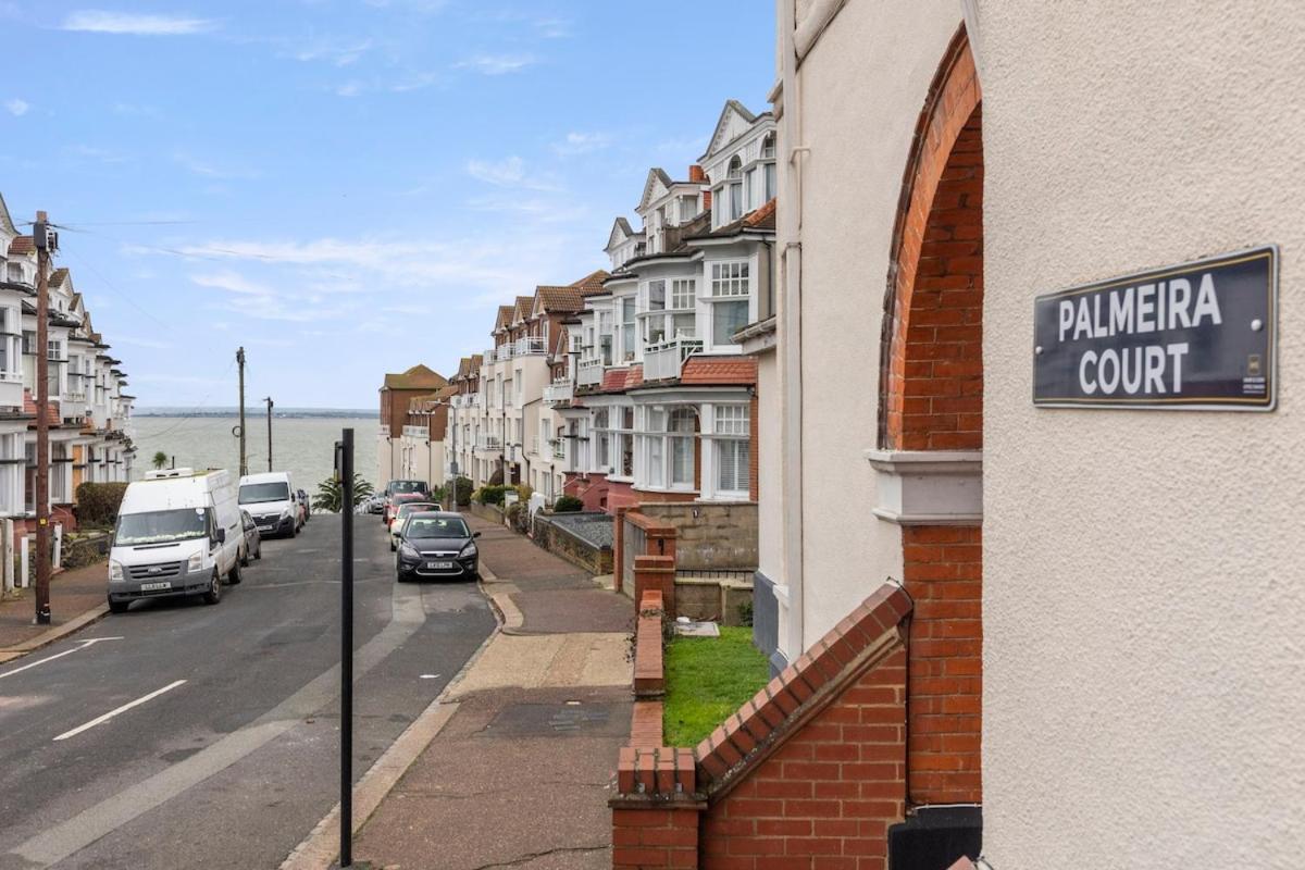 Modern 2 Bed Gem Southend on Sea Free parking - B&B