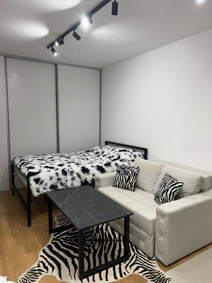 Y apartman Zvezdara - B&B