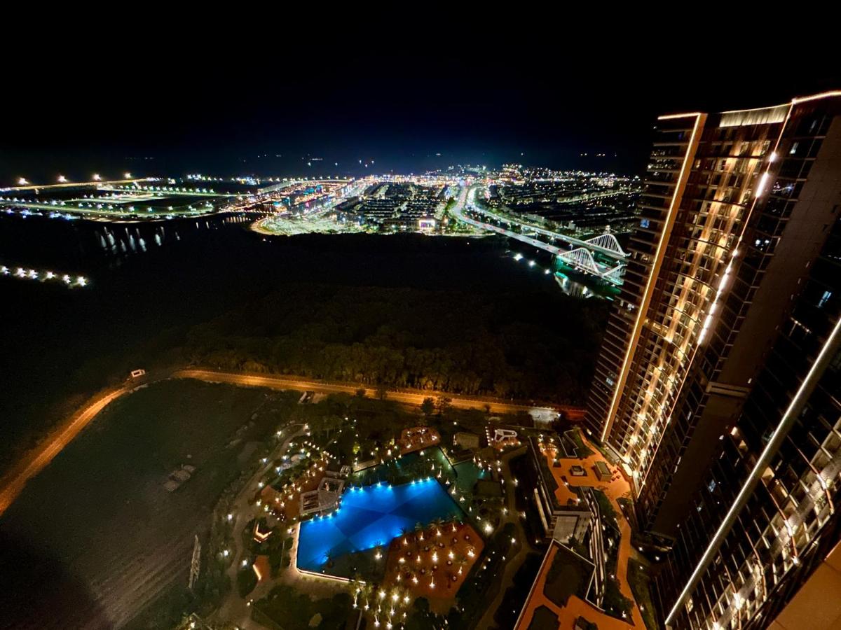 Apartamento con vistas y balcón