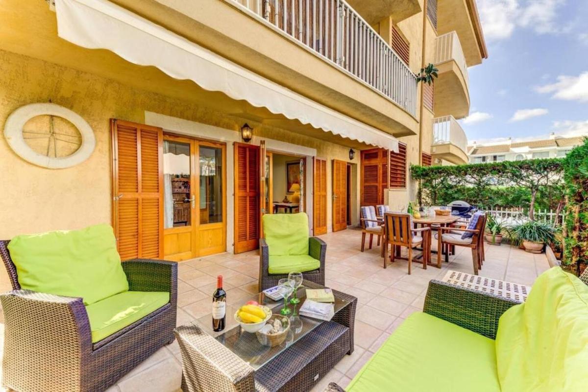 Spacious Apartment Close to the Beach - B&B