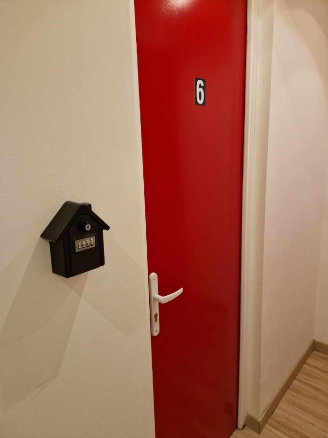 06 - Très joli 2 pièces neuf climatisé et tout équipé pour 1 à 4 personnes avec 3 lits, vue sur jardin, parking privatif gratuit, grand fourgon possible, tout le linge de maison est fourni - Chambres d'hôtes Razac-sur-l'Isle