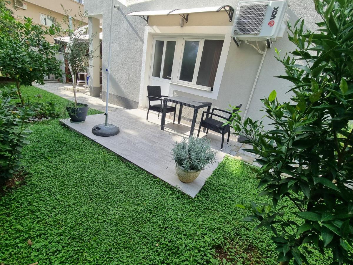 Studio with Garden View