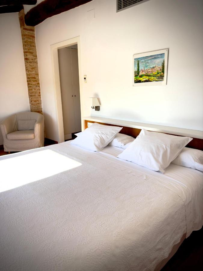 Double or Twin Room with Bathroom