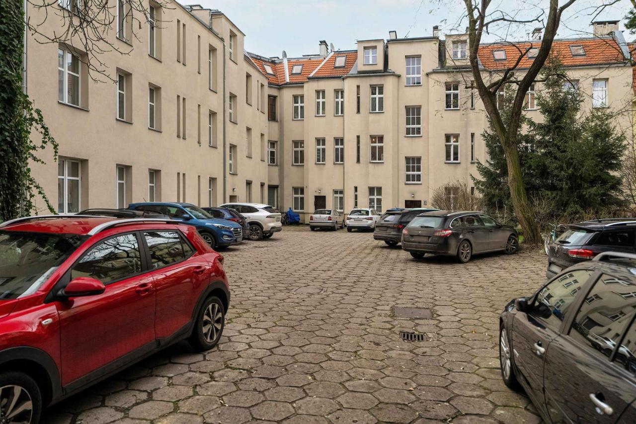 Wyjątkowe Jasne Studio w Centrum Poznania by Noclegi Renters - B&B