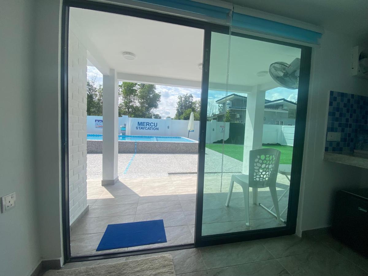 MERCU STAYCATION HOMESTAy - Bed and Breakfast Lenggeng