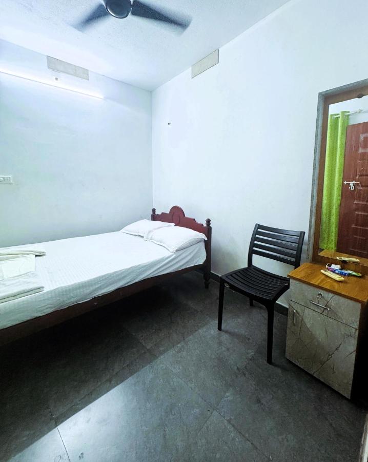 VCS Apartments Parassinikadavu - B&B