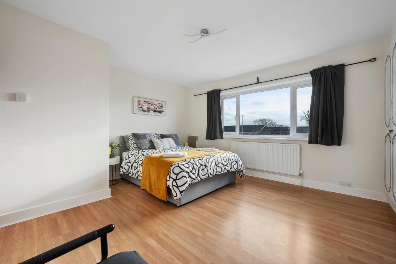 VICHY - Edgware Way 2 bed Modern Apartment - B&B