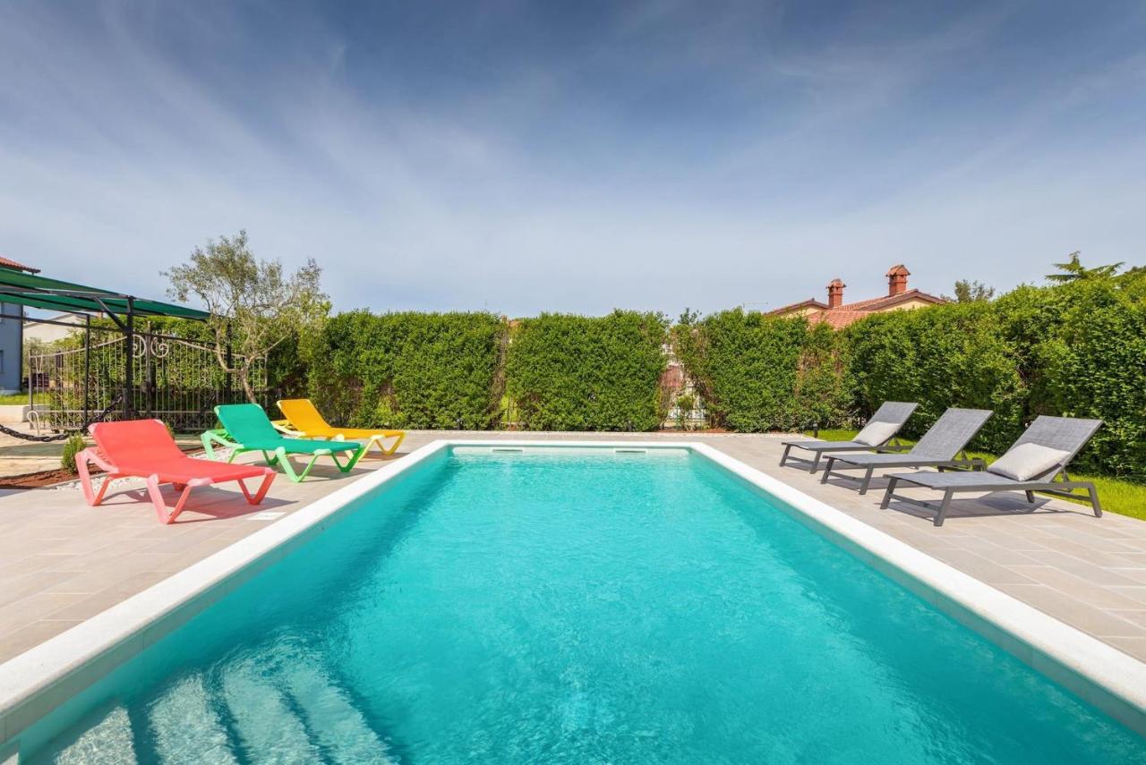 Holiday Home Dori with Private Pool - B&B