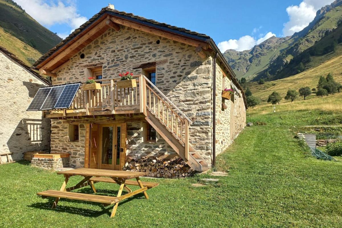 Baita Codirosso a Case di Viso - B&B Ponte di Legno